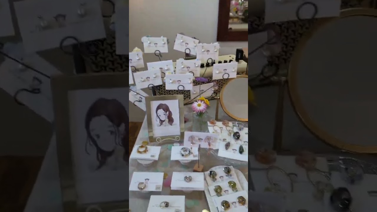 作品展準備の様子（YouTubeで再生）
